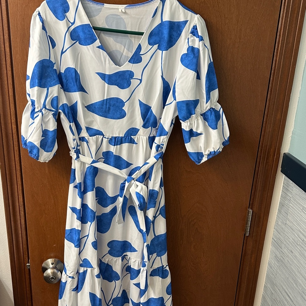 SHEIN Blue and White Leaf Print Midi Dress